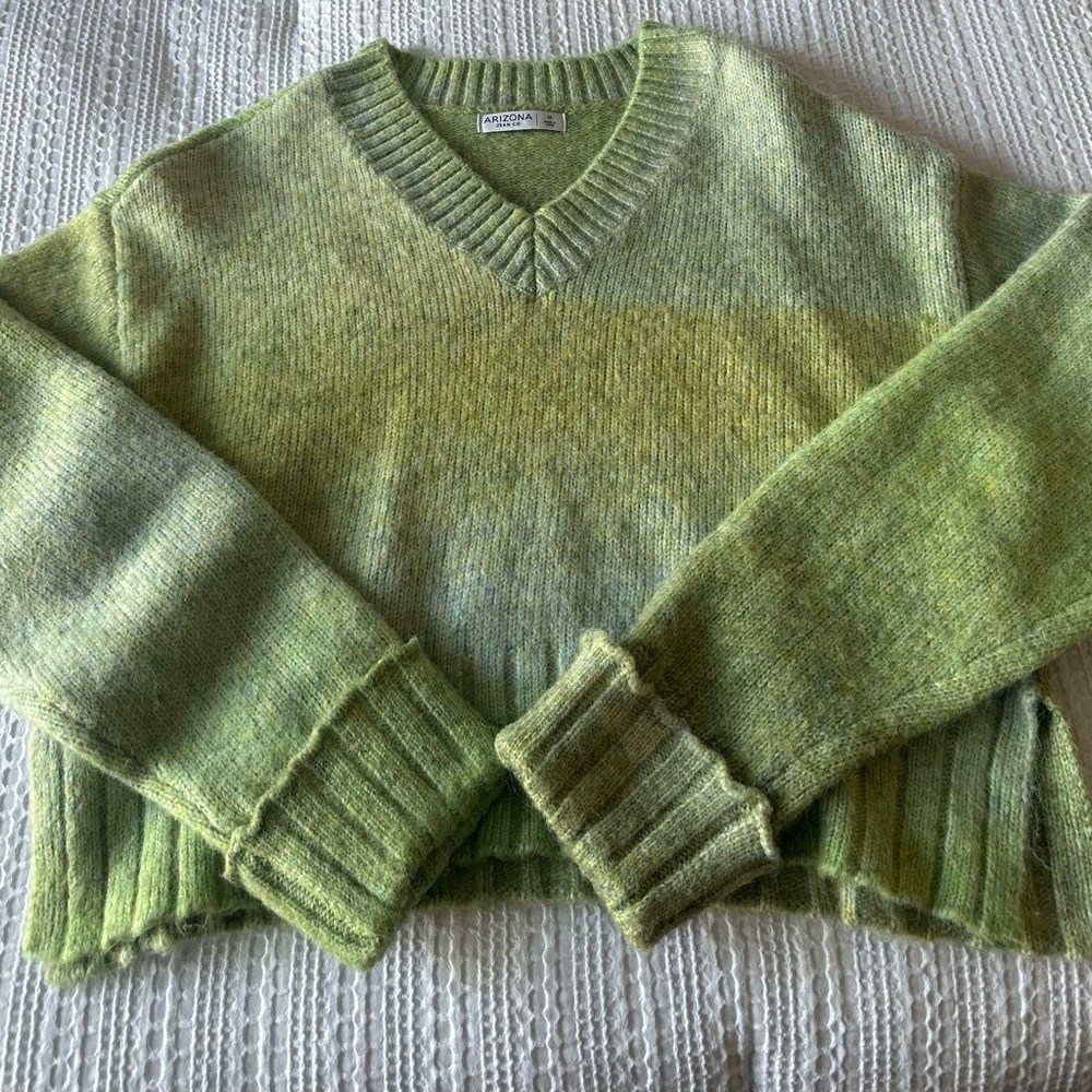 NWT Arizona Jean Company Green V-Neck Sweater